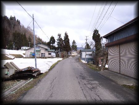 �R������W��